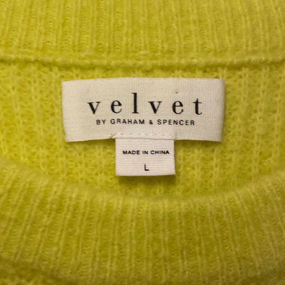 NWT Velvet By Graham & Spencer Women’s Gigi Citron Crewneck Sweater Cabincore - Picture 6 of 8